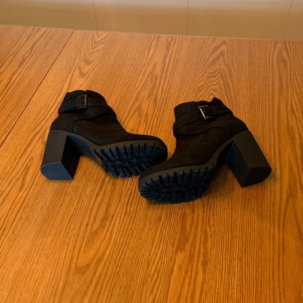 TOP MODA boots.  All man made materials.  SIZE 9.  BLACK   NEW!